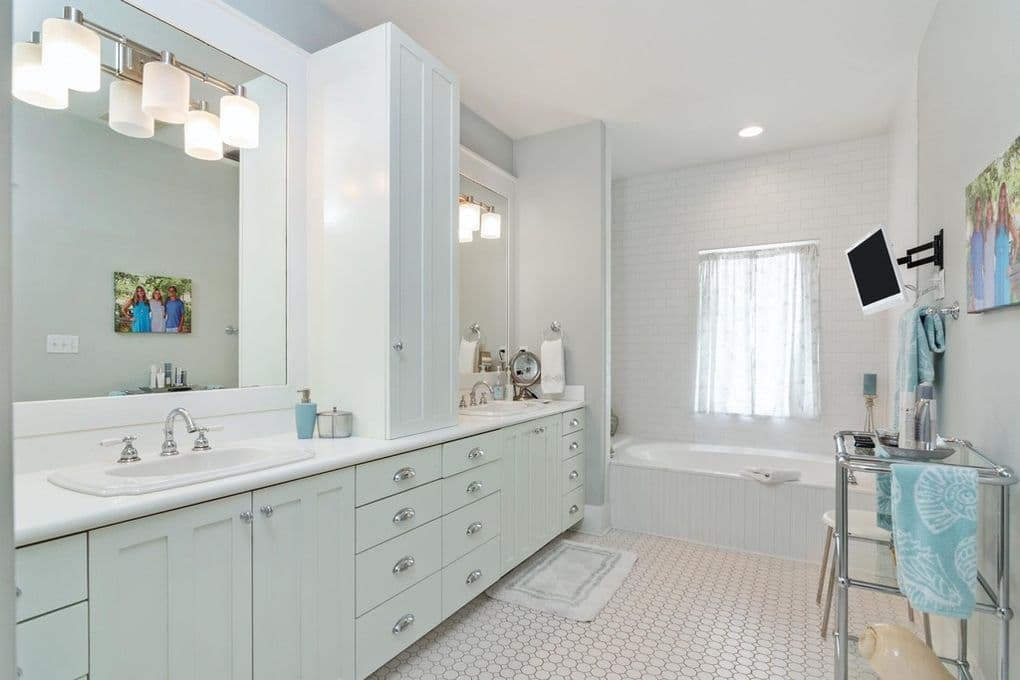 Western Lake House - Image 26