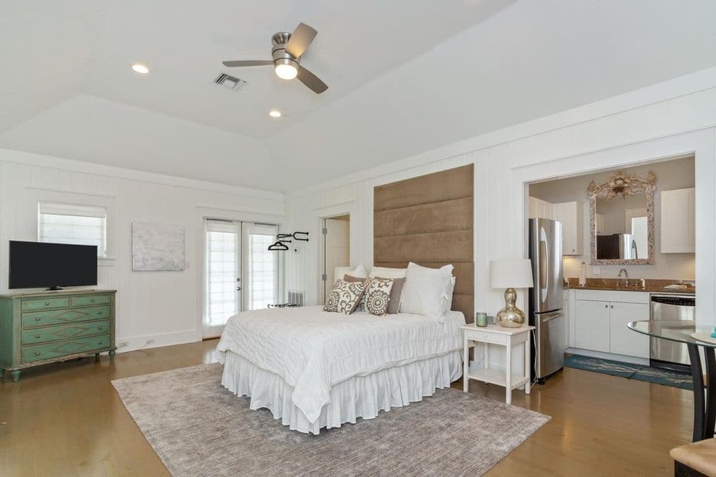 Western Lake House - Image 22