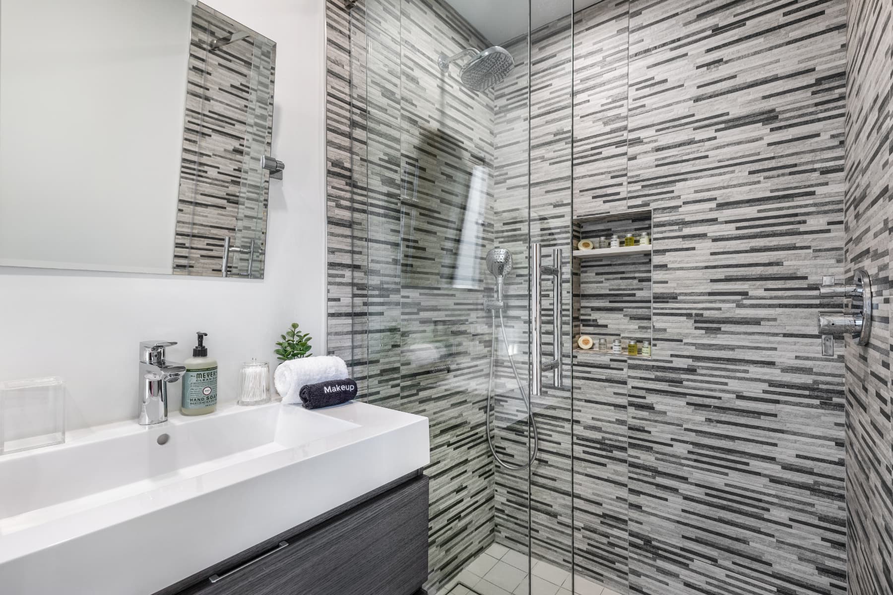 Lindenhurst House - Image 26