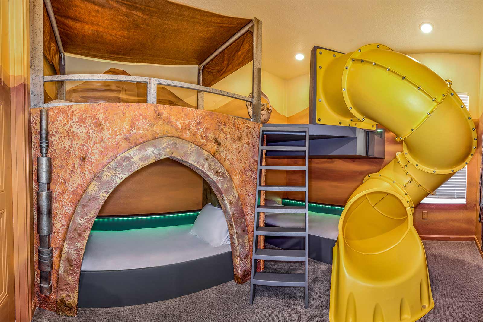 Player's Paradise - Image 21