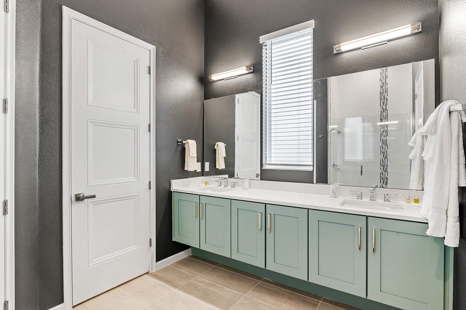 Royal Resort - Image 17