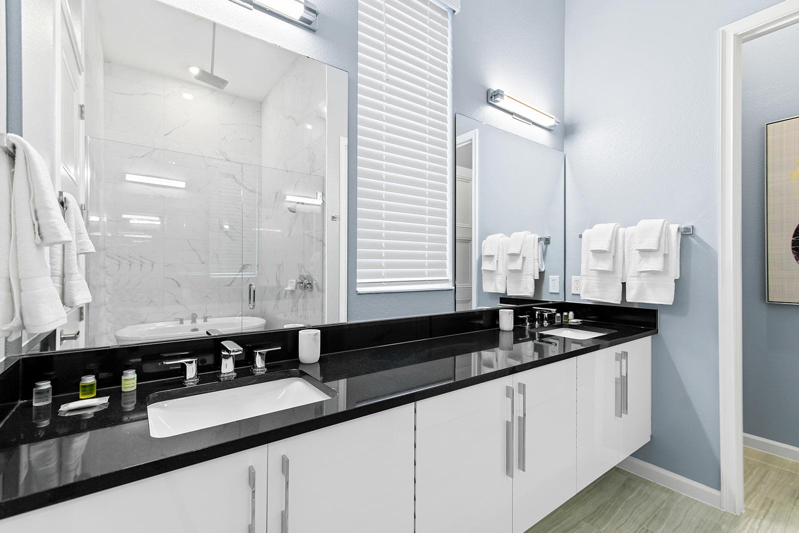 Ice Palace - Image 13