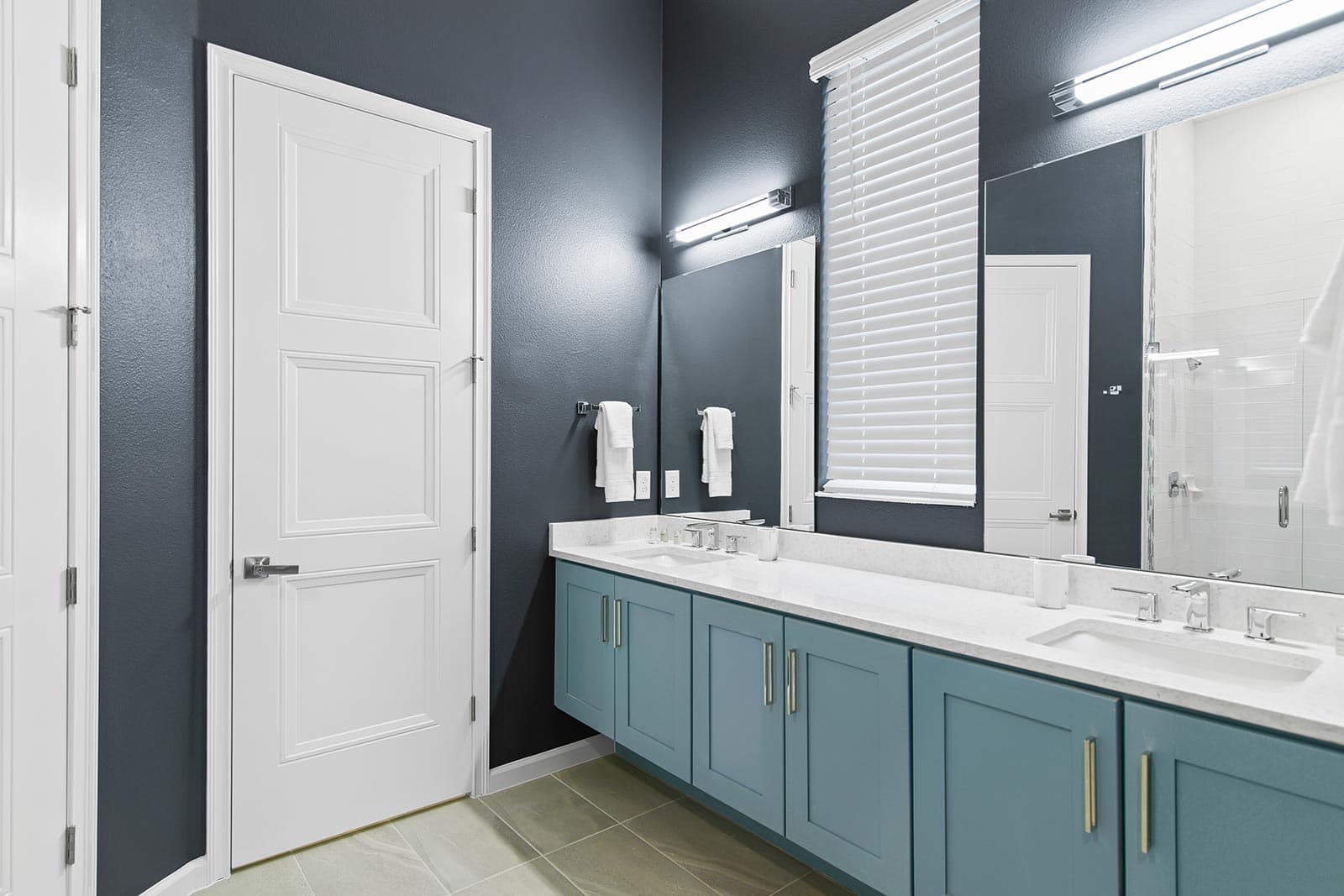 Ice Palace - Image 15