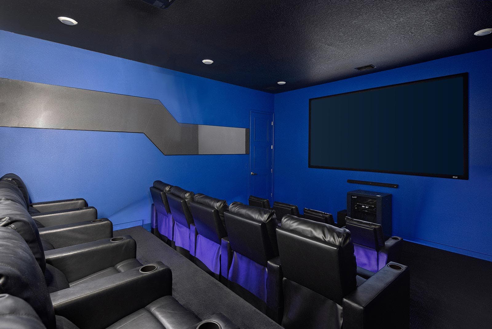 Ski Chalet - Image 4