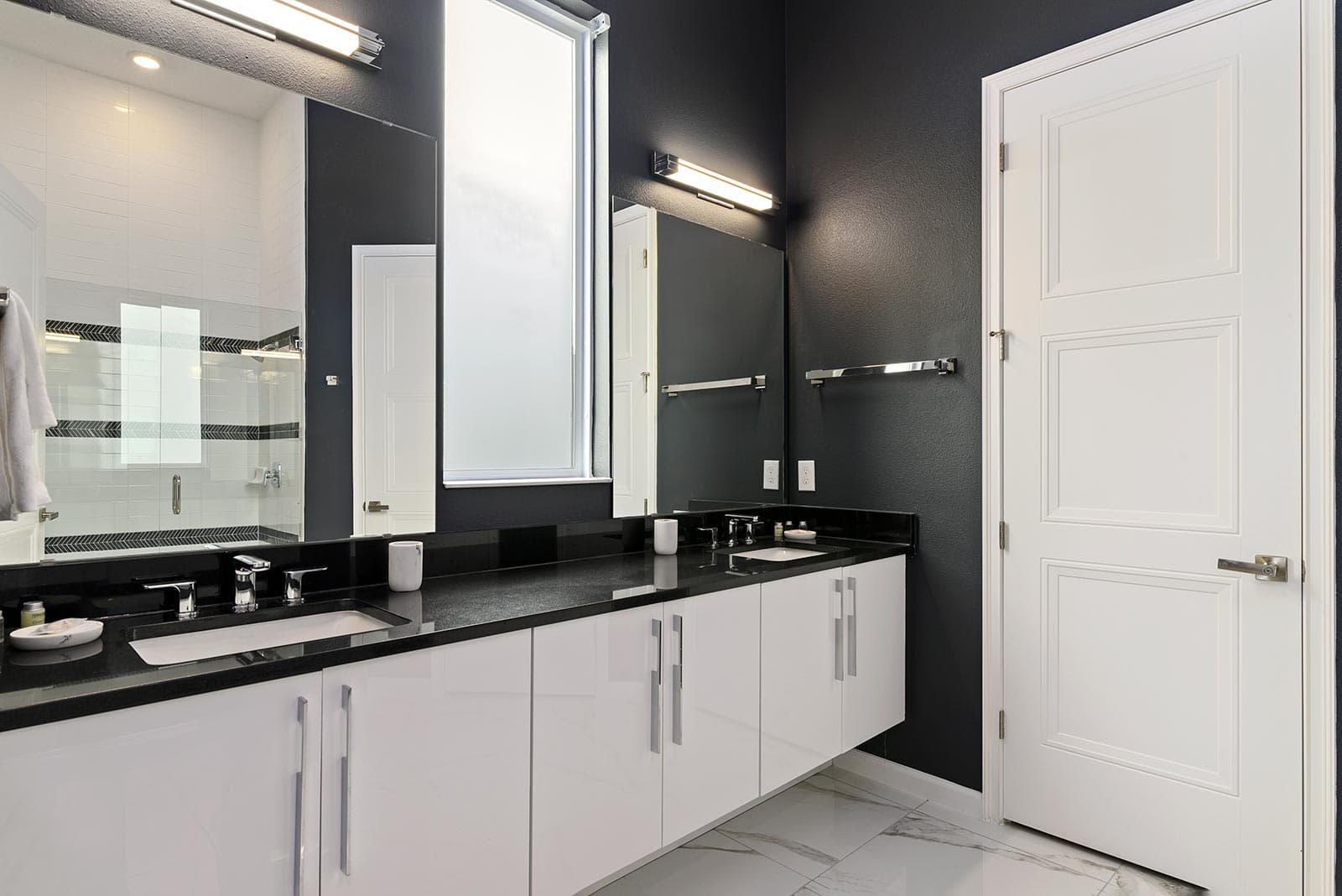 Ski Chalet - Image 21