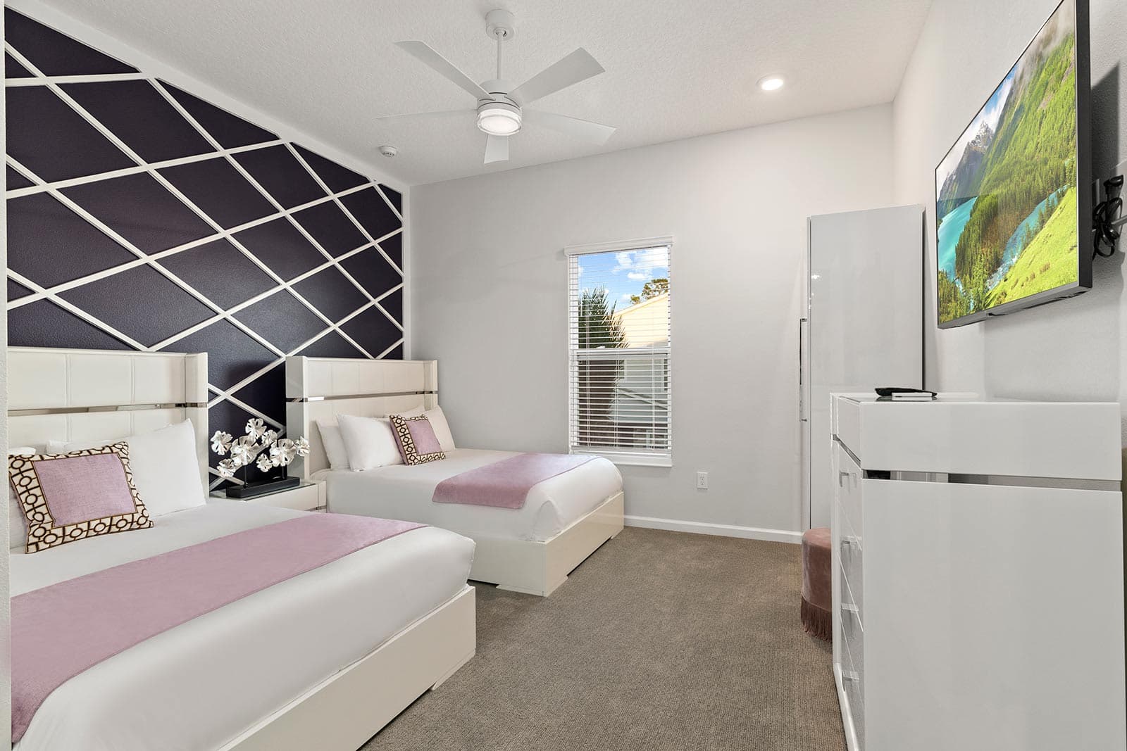 Ski Chalet - Image 33