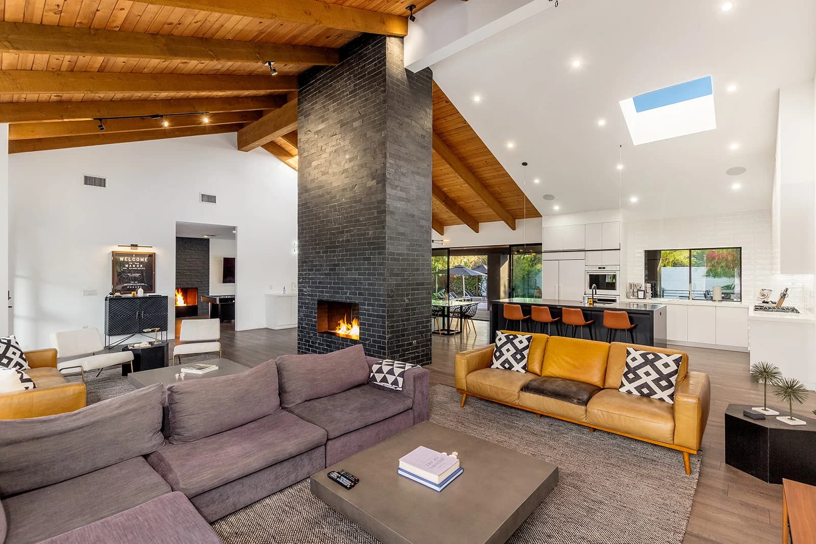 Camelback Manor - Image 4