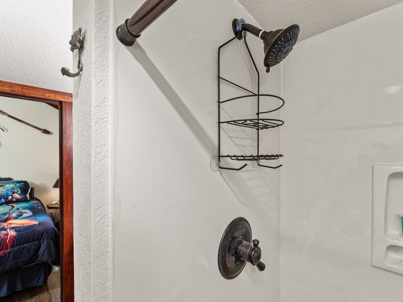 Cedar Bliss Texas Cabin - Image 17