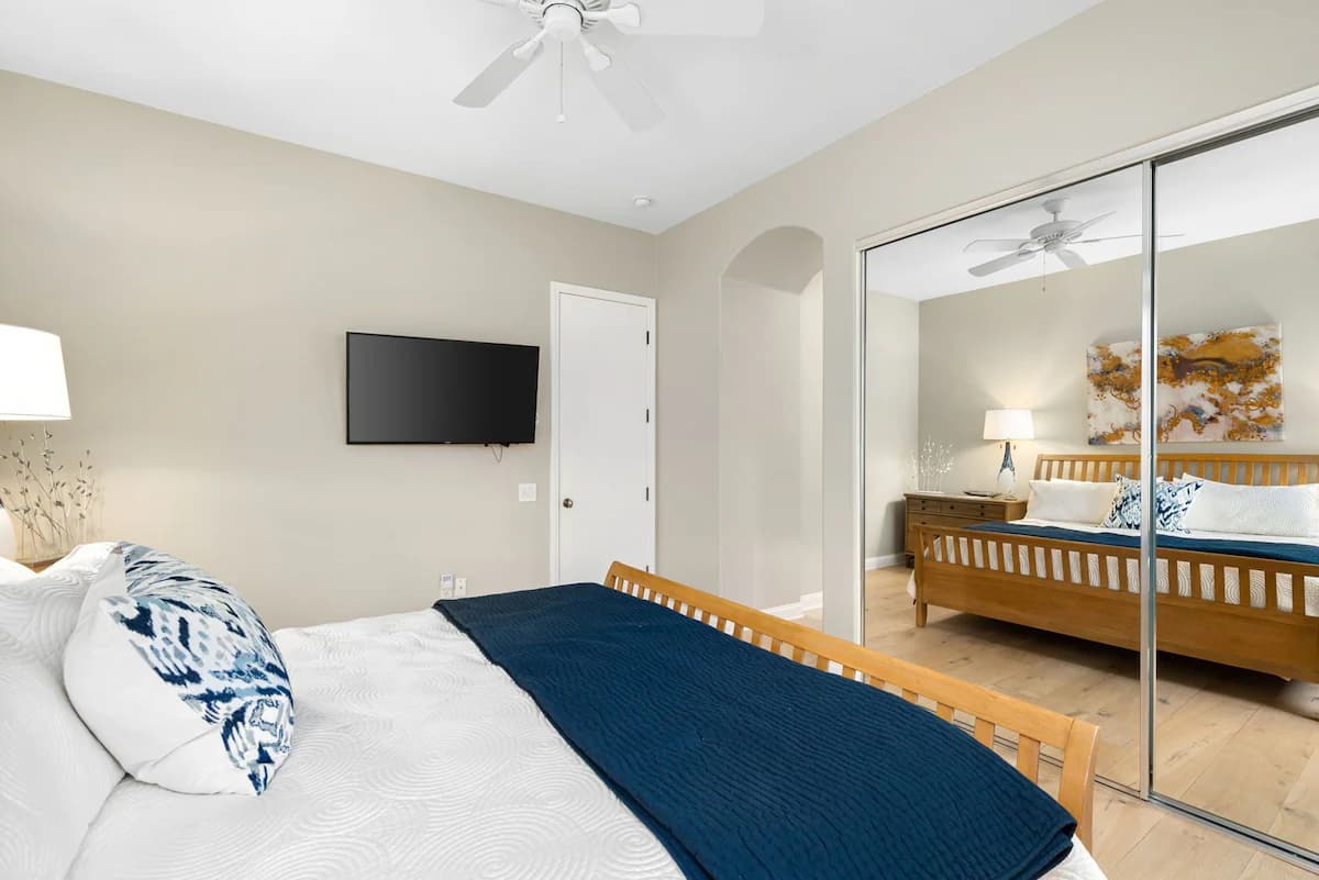 Lake View Home - Image 24