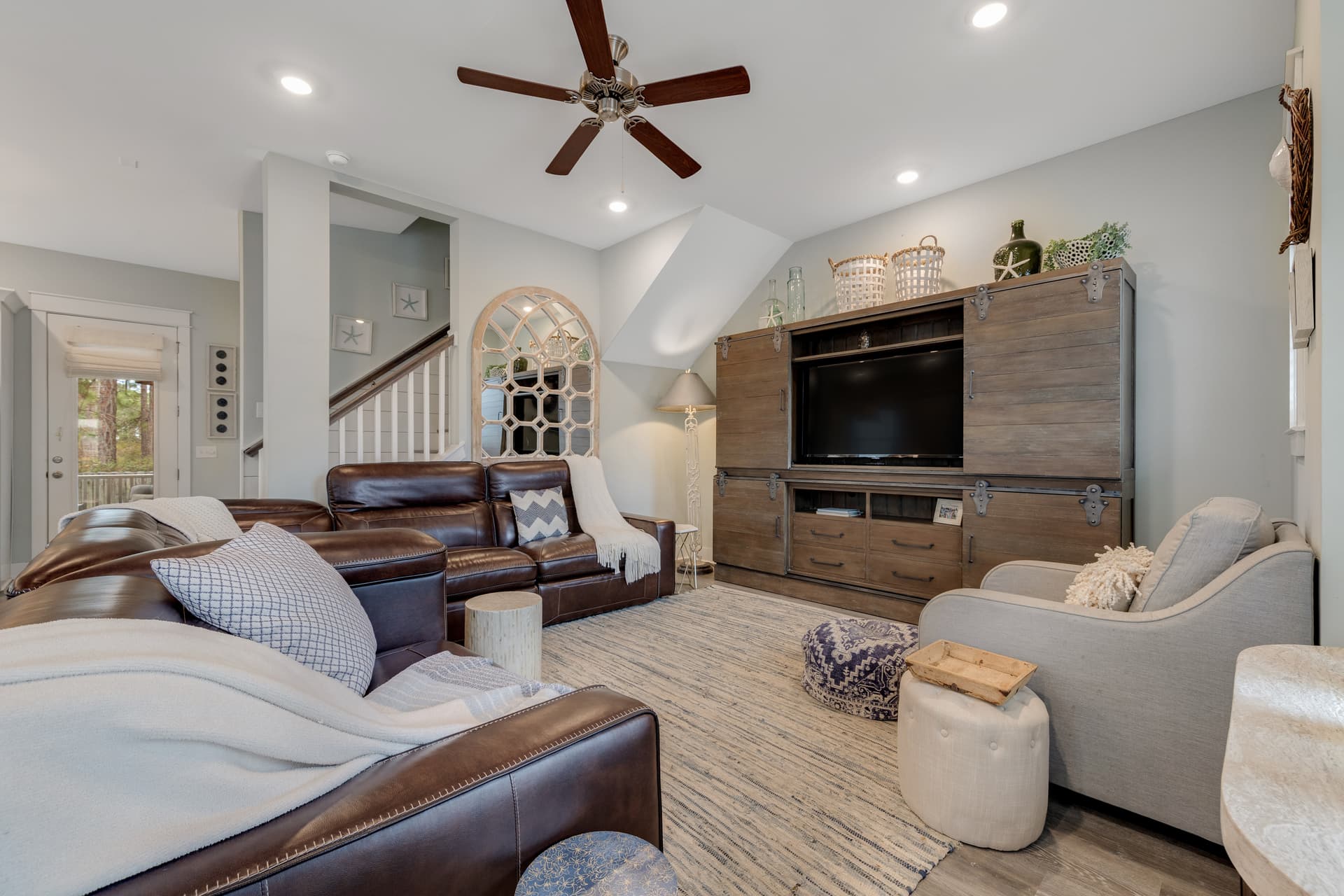 Porches N' Paradise House - Image 4