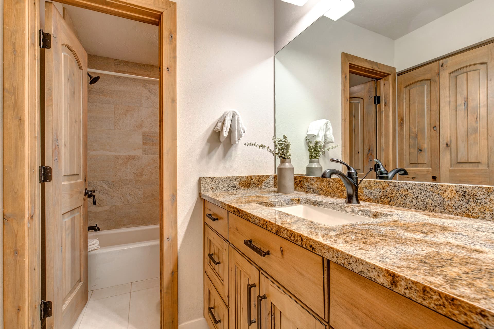 Red Pine Wonder Home - Image 20