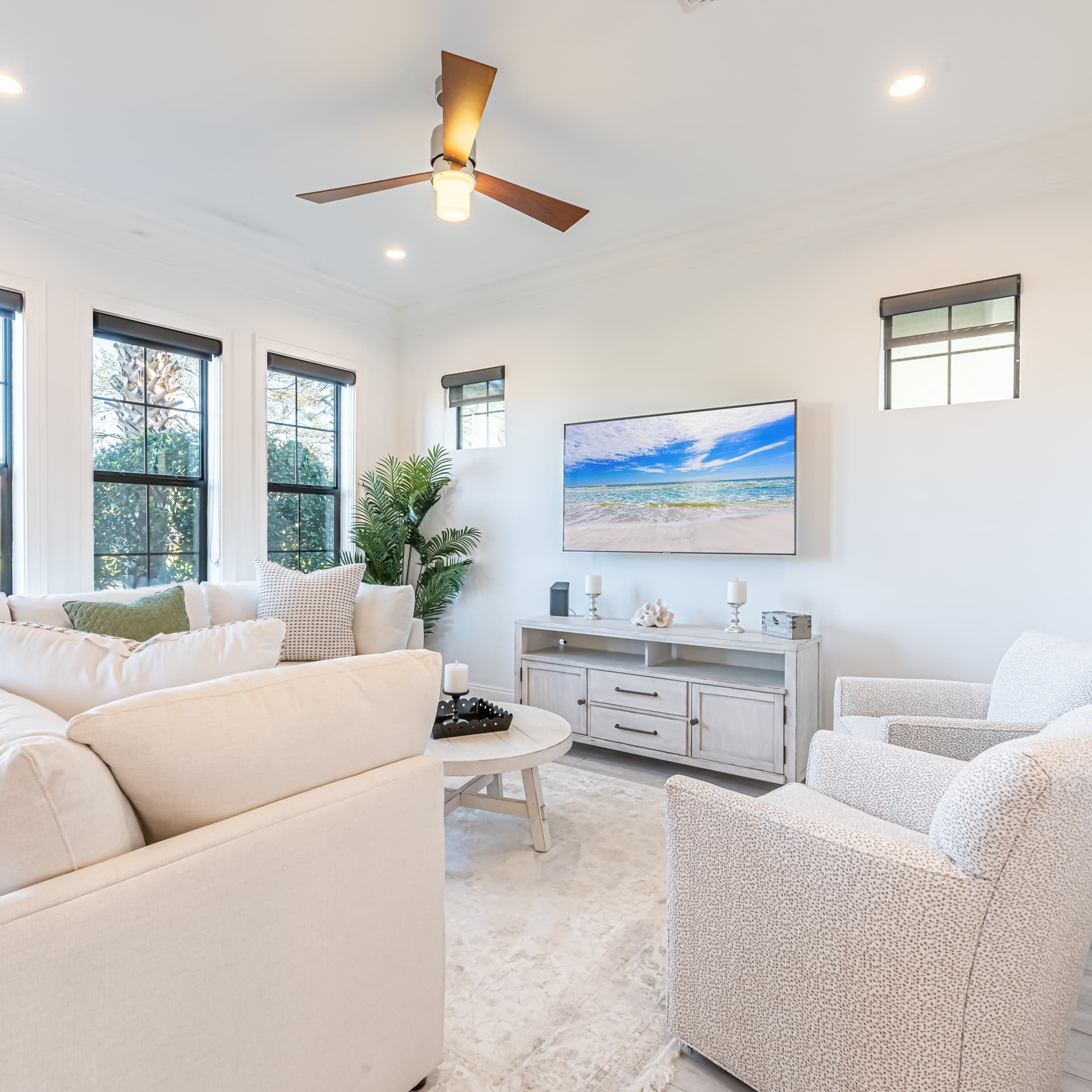 Villa Lago #1922 - Image 1