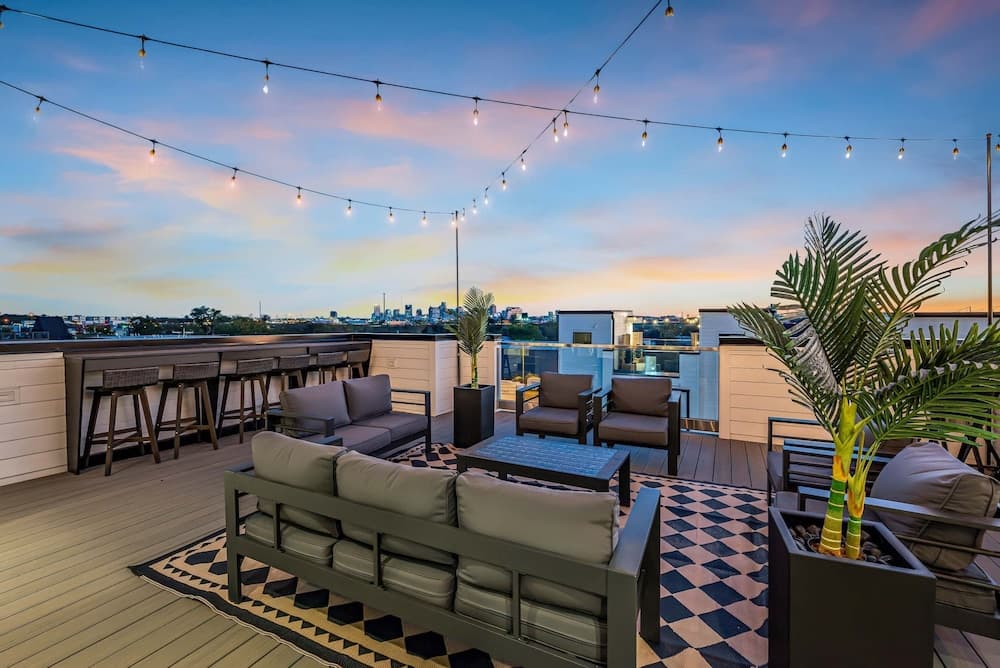 City Jam House - Image 100