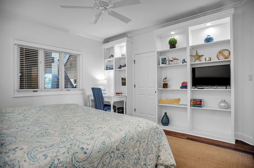 Turtle Lane #201 - Image 8