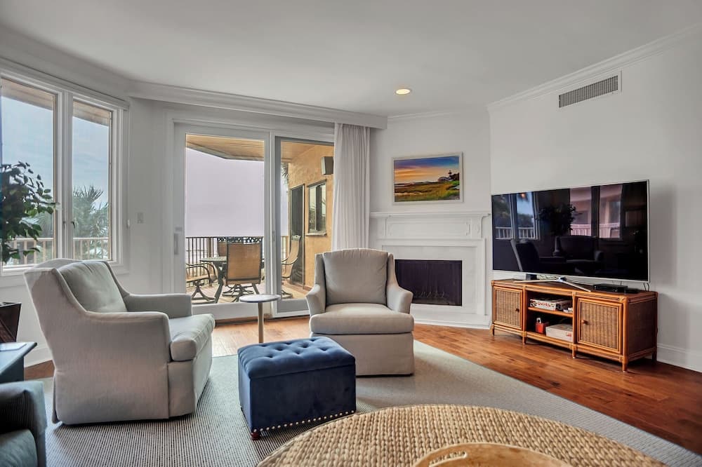 Turtle Lane #201 - Image 2