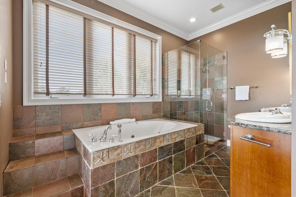 Private Paradise on Front Beach Rd - Image 46