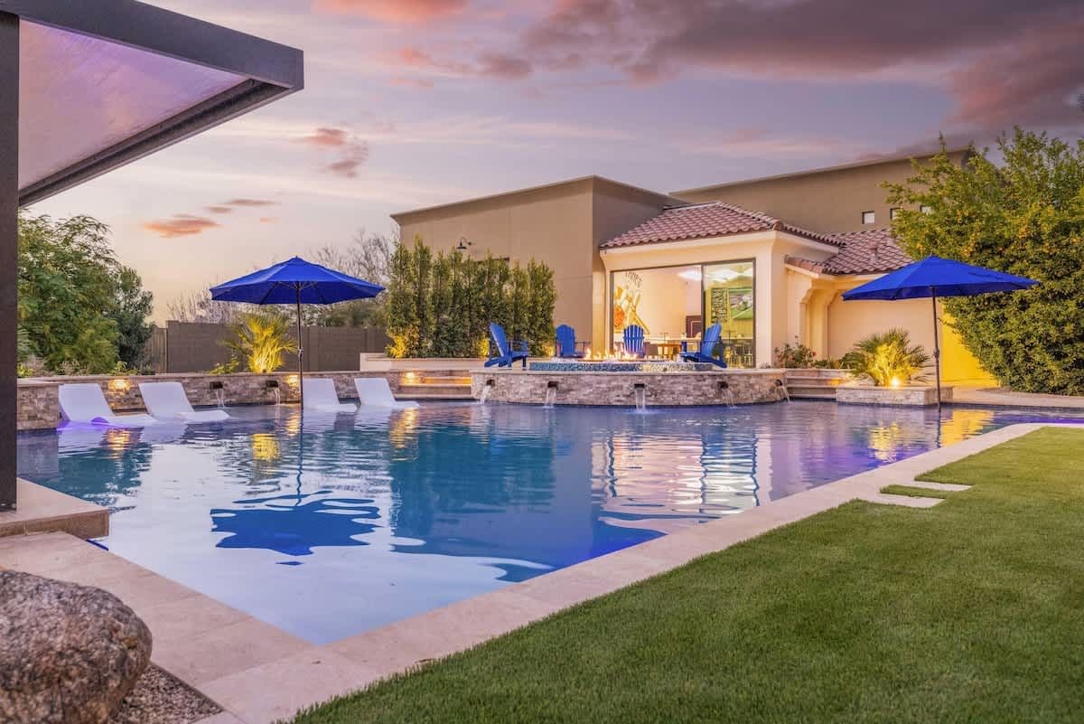 Estate on Shea - Image 1