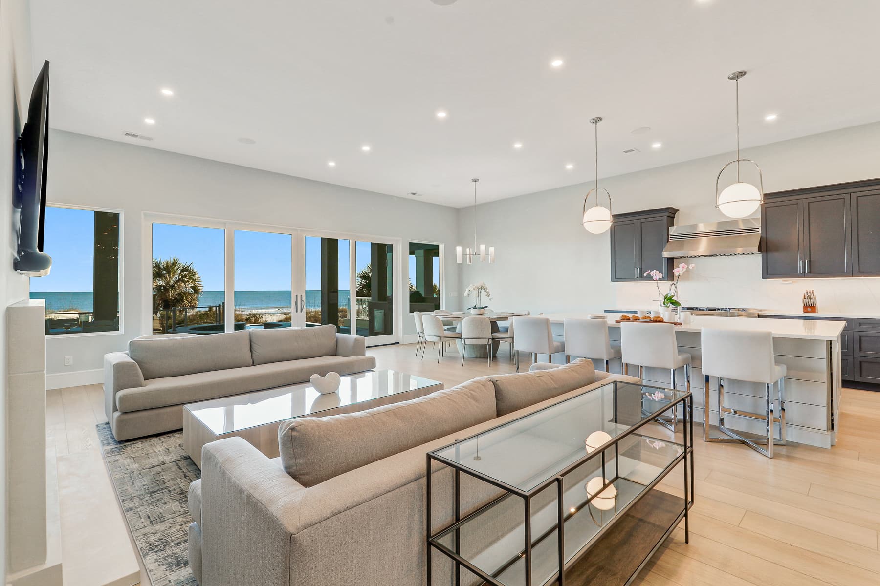 Singleton Oceanfront Home - Image 4