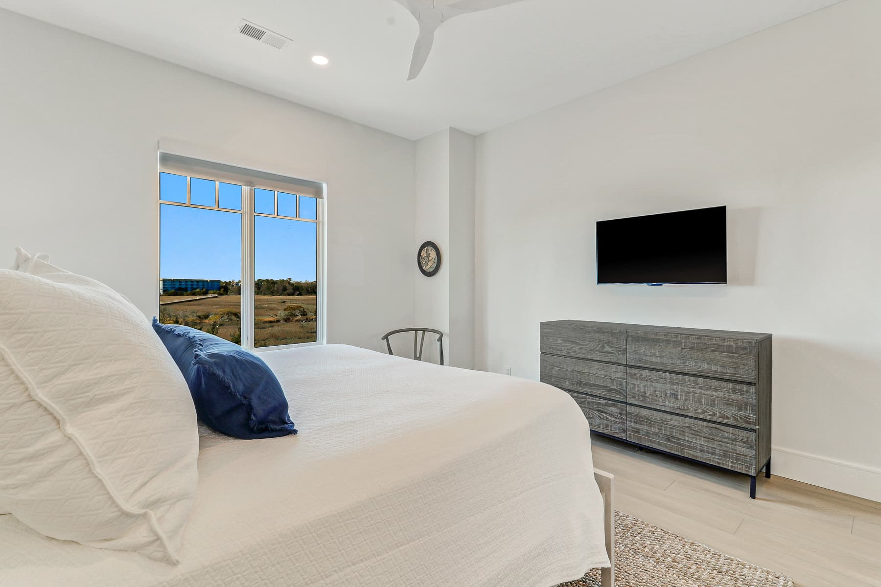 Singleton Oceanfront Home - Image 21