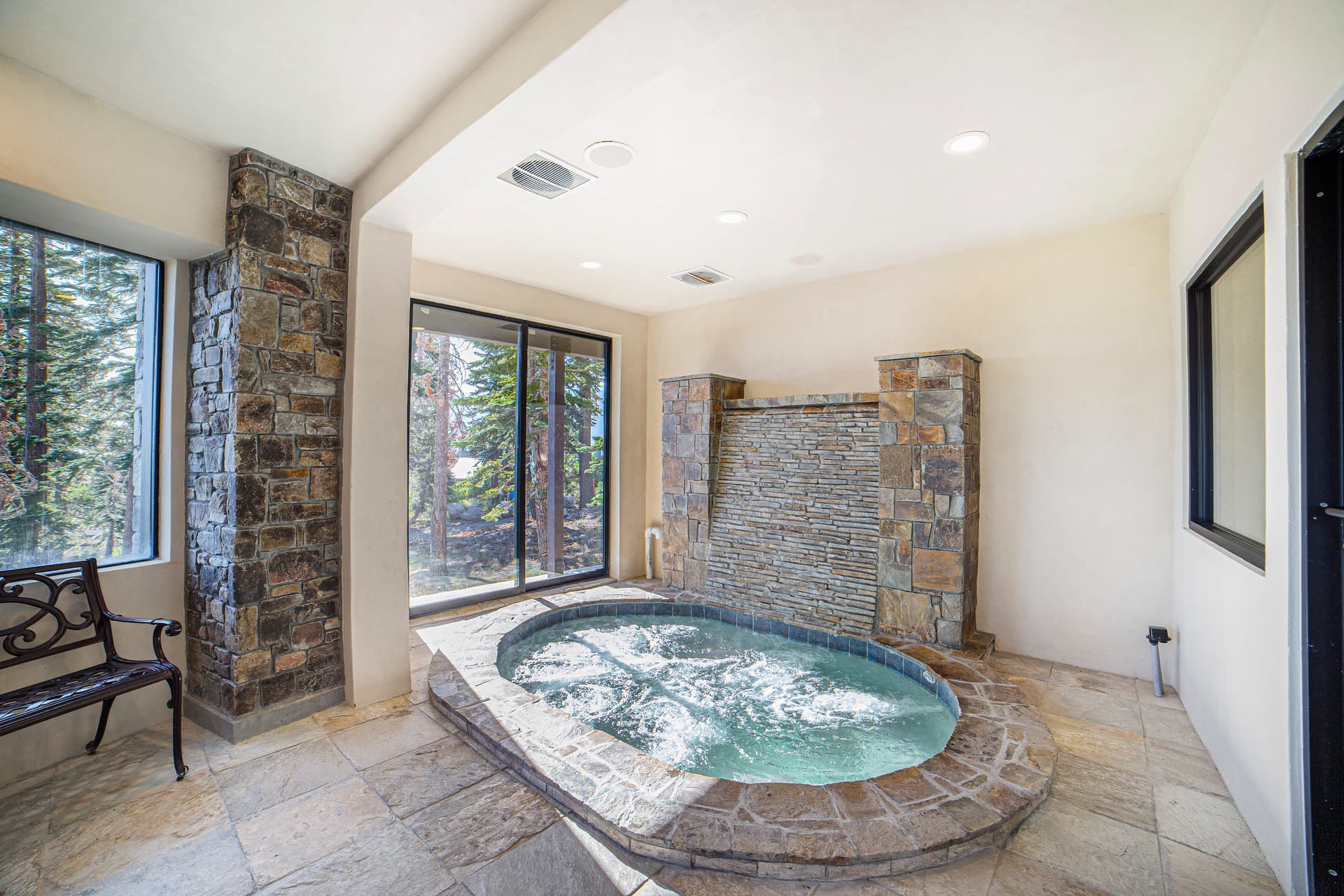 Mammoth Lakes Mansion - Image 2