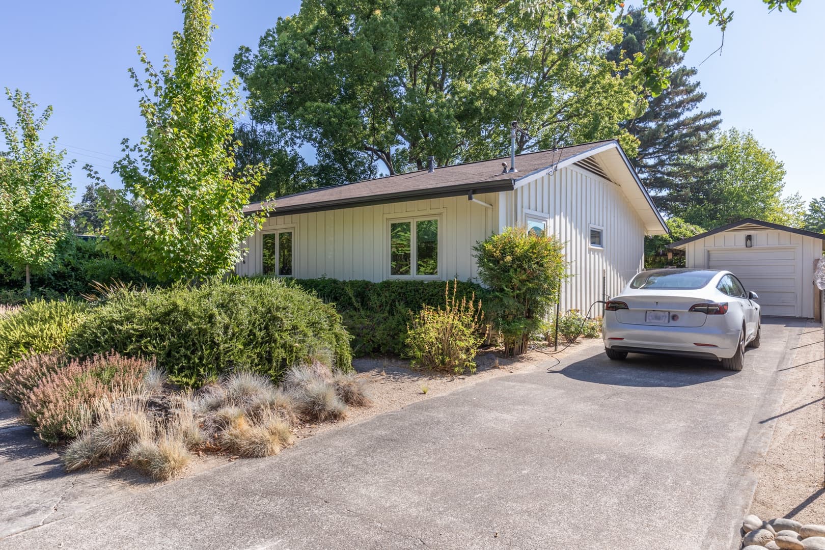 East Side Oasis - Image 40