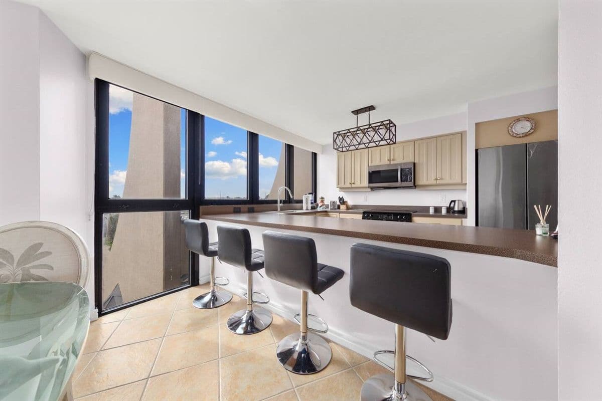 Bridgepoint Residence - Image 12