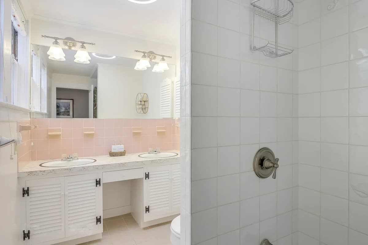 Queen's Landing - Image 22