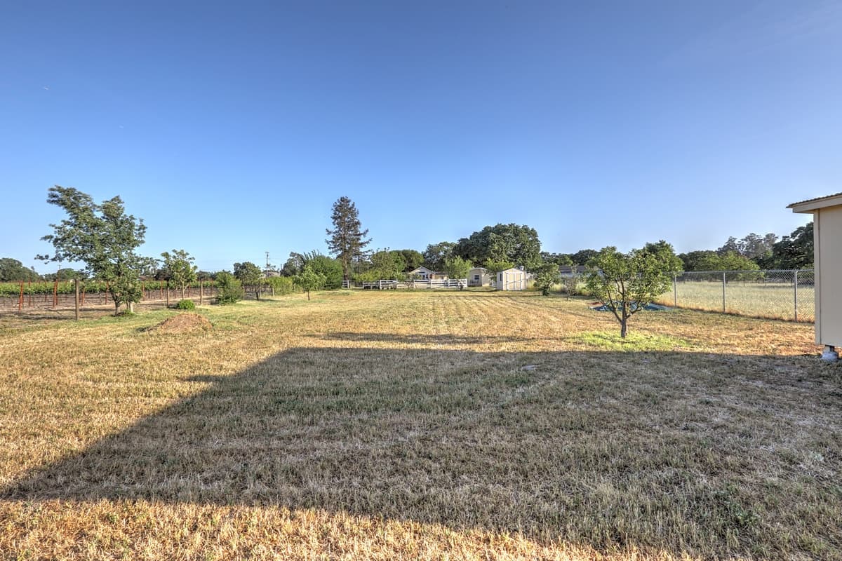 Quiet Country Cottage - Image 33