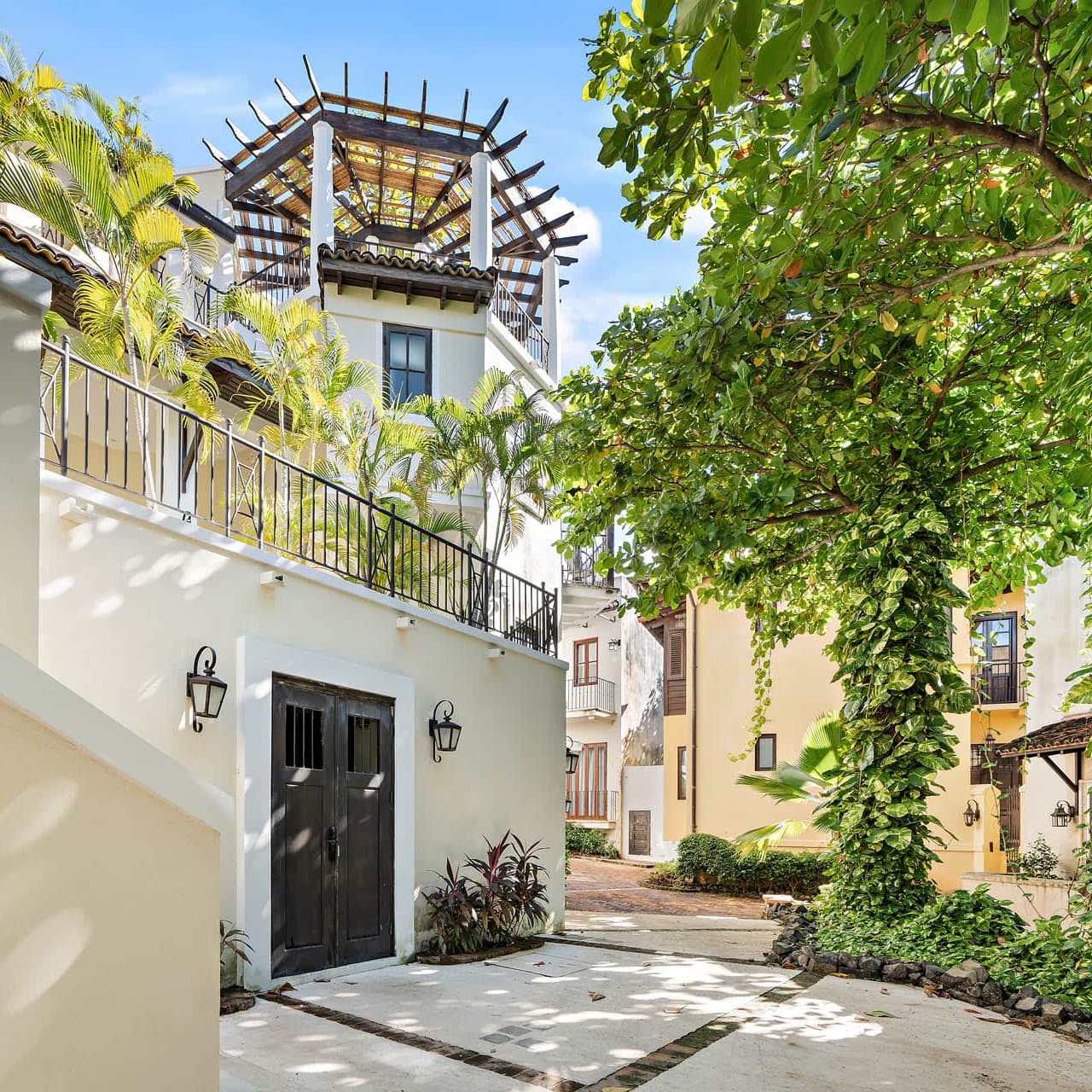 La Antigua 28 - Image 1