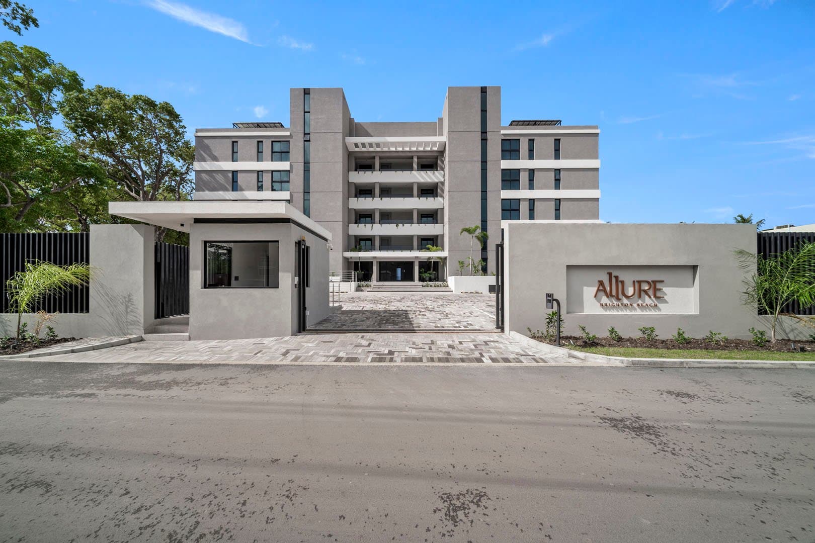 Allure #301 - Image 21