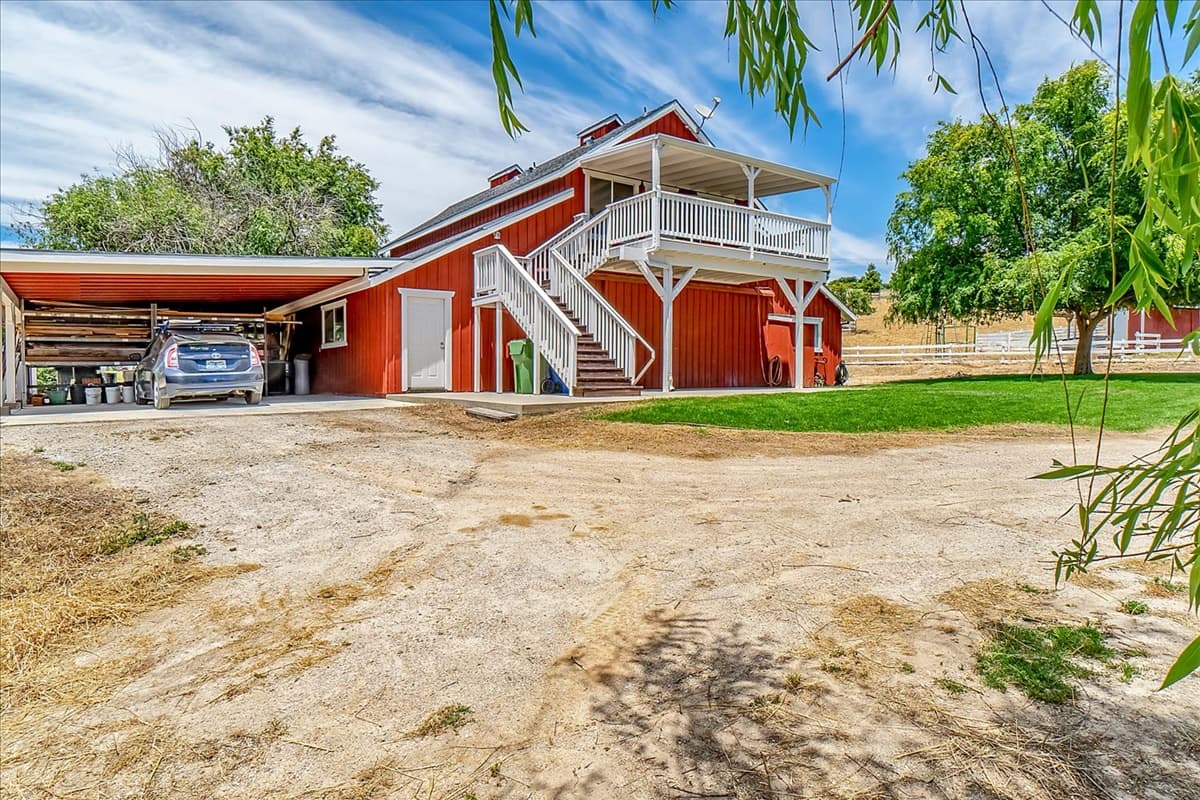 Red Barn Home - Image 33