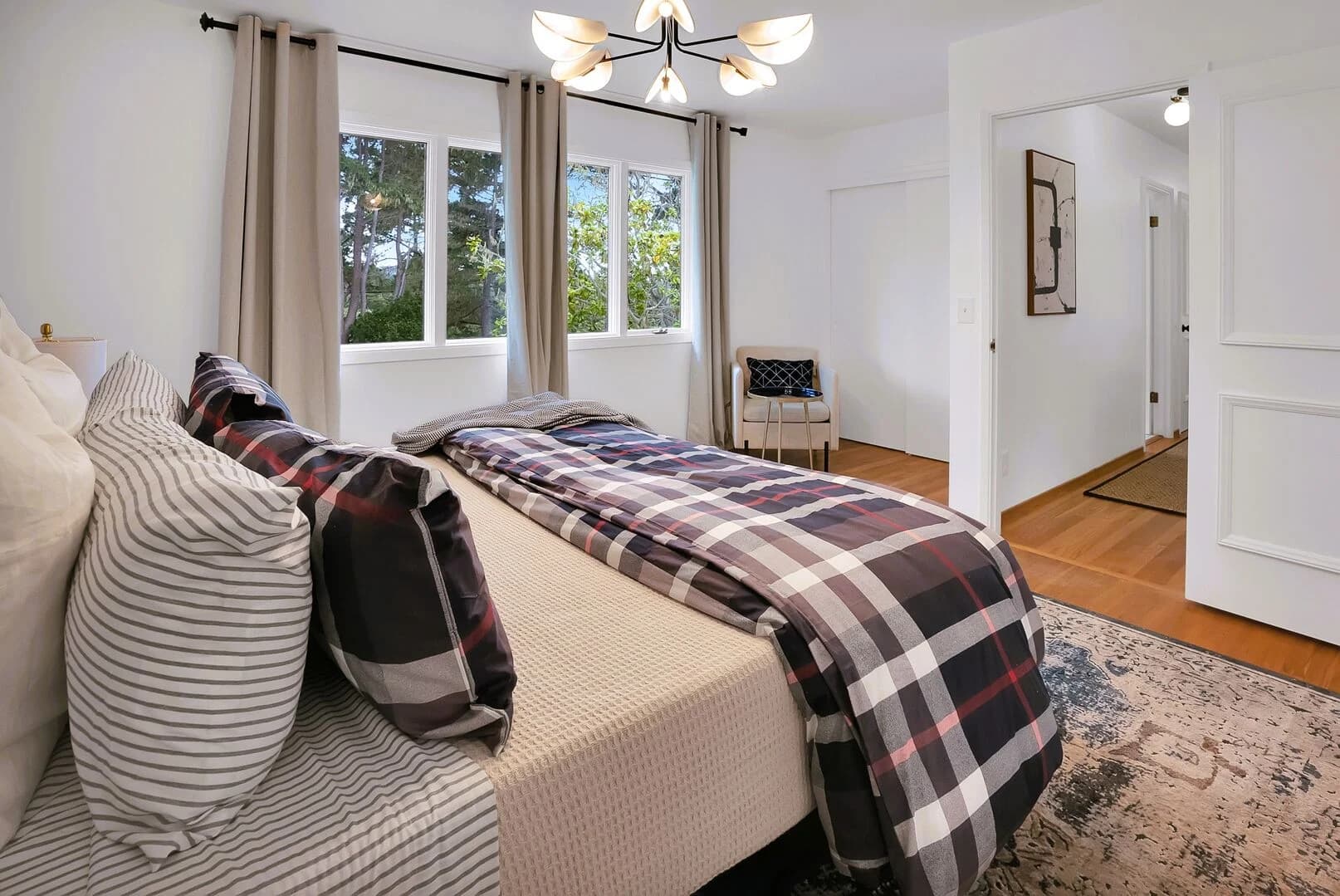 Pebble Modern Home - Image 16