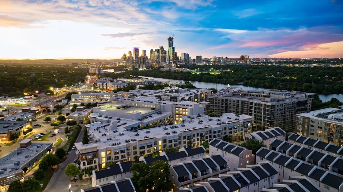 Town Lake Townhouse - Image 36