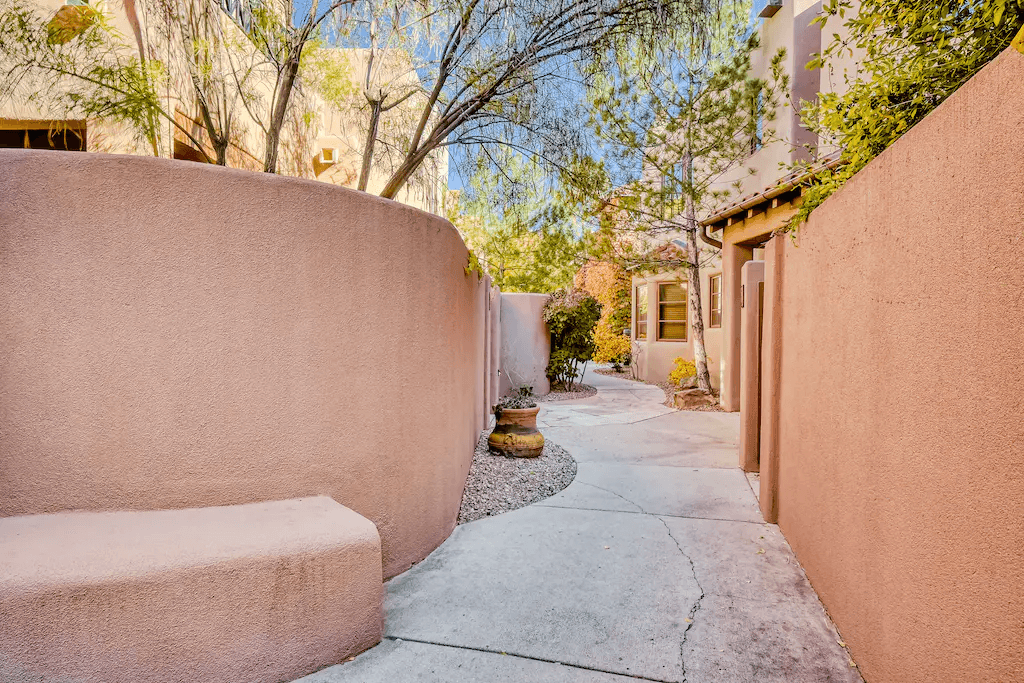 Plaza Home - Image 16