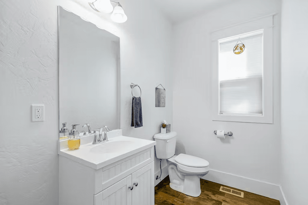 Classic Coeur d'Alene Estate - Image 7