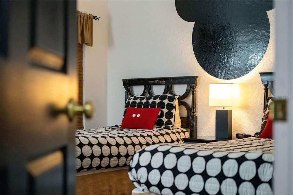 Immaculate Private Oasis - Image 20