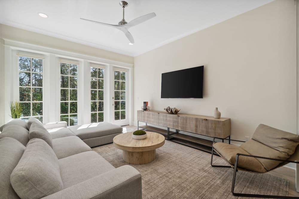 Harlies House - Image 4