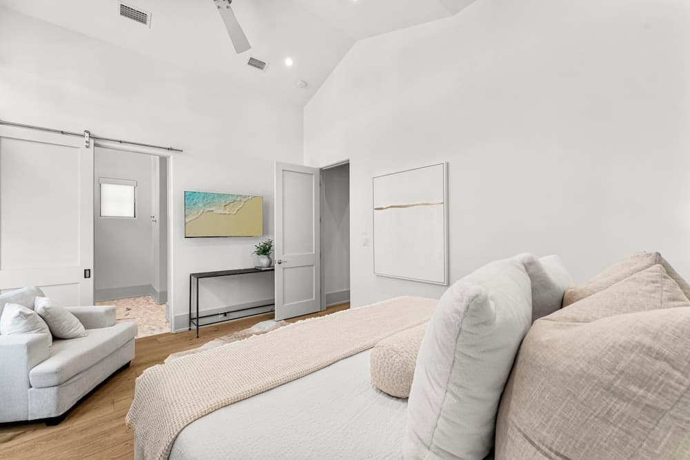 Mia's Beach House - Image 14