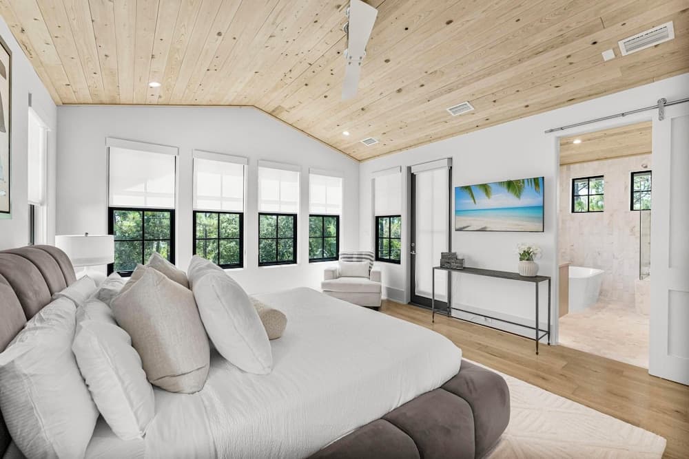 Mia's Beach House - Image 20