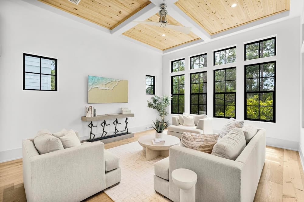 Mia's Beach House - Image 3