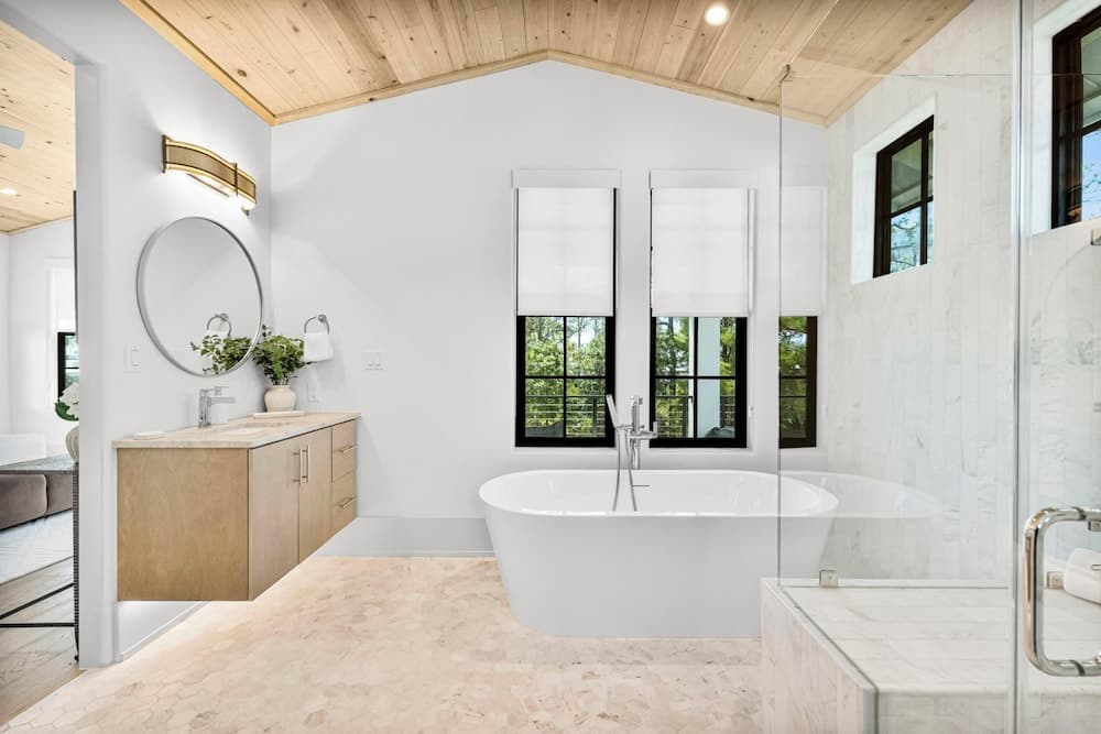 Mia's Beach House - Image 25