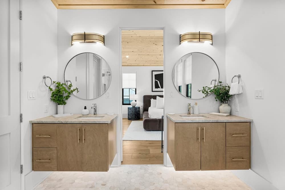 Mia's Beach House - Image 26