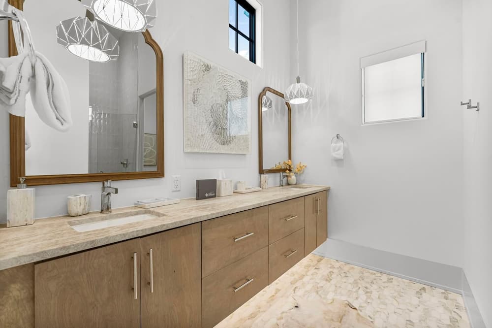 Mia's Beach House - Image 28