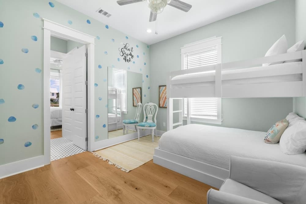 Under the Palms - Image 17