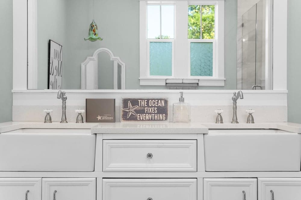 Under the Palms - Image 31