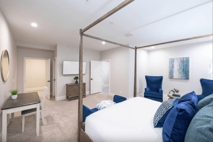 Estate on Shea - Image 32