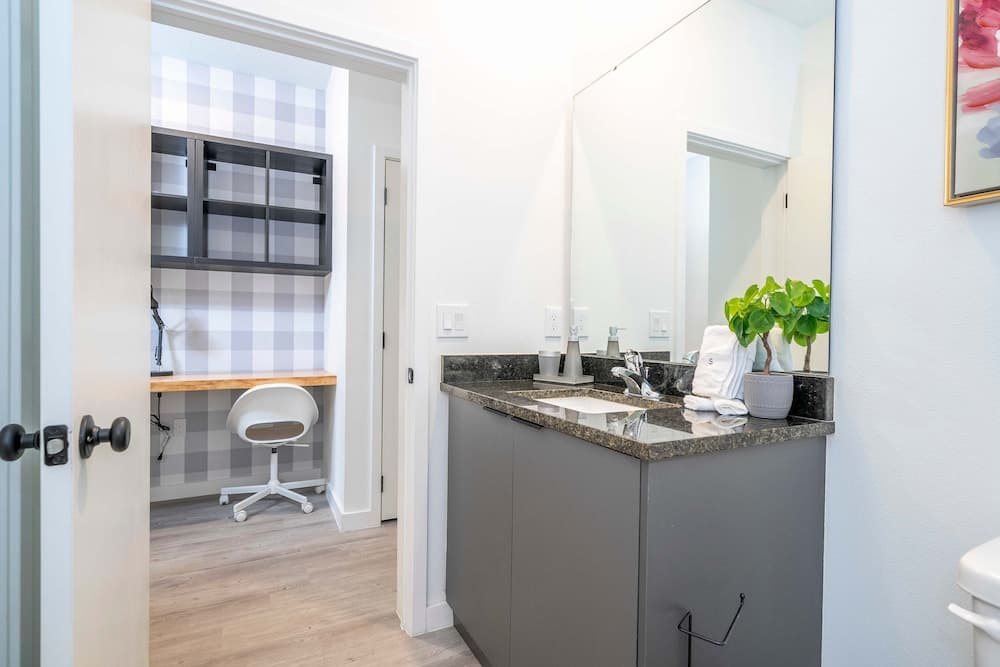 Tranquil Townhouse #3221 - Image 13