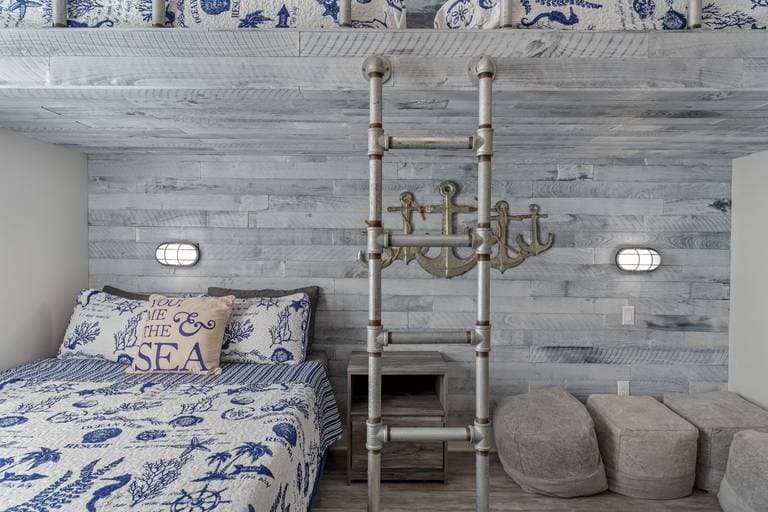 Aquaholic House - Image 30