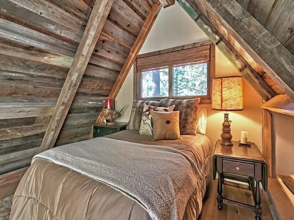 Crest Drive House - Image 12