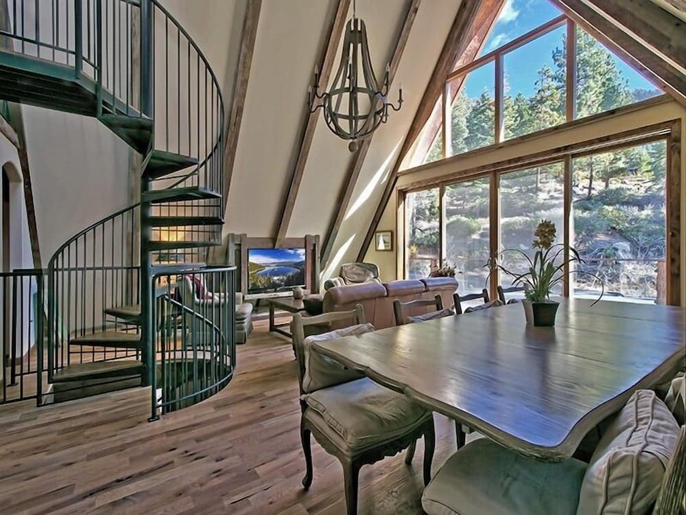 Crest Drive House - Image 5